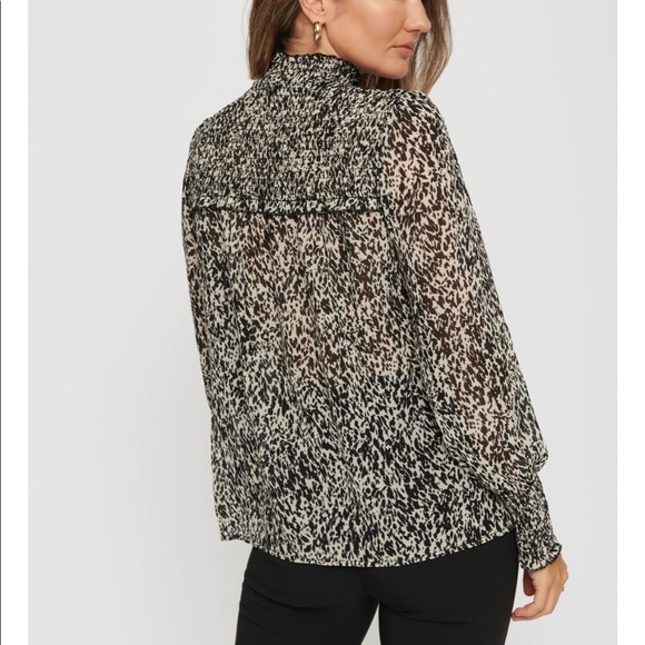 BRAND NEW Dynamite Mock Neck blouse - Picture 2 of 3